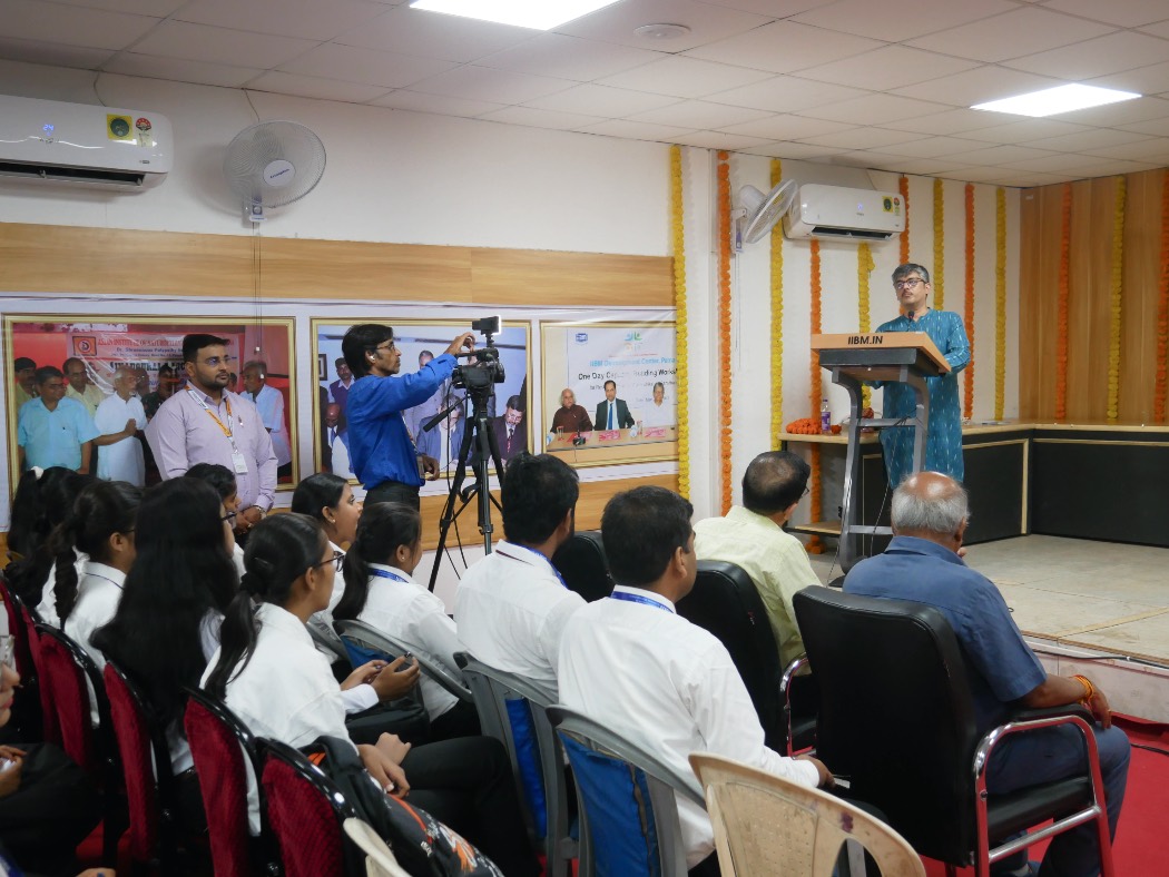Padma Shri Dr. R.N. Singh Inspires Students at IIBM's “Meet the Leader” Session
